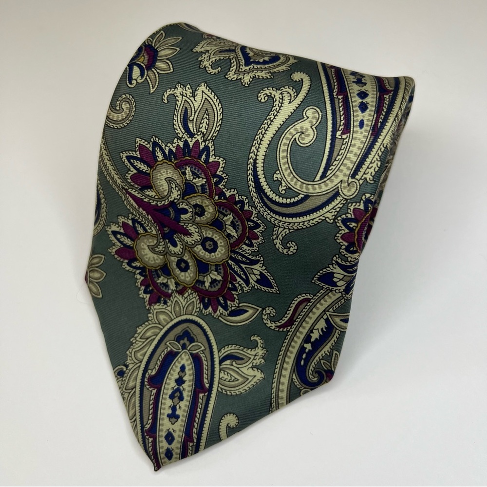 Mario Valentino 100% Italian Silk Necktie Paisley Formal Green Tie Classic